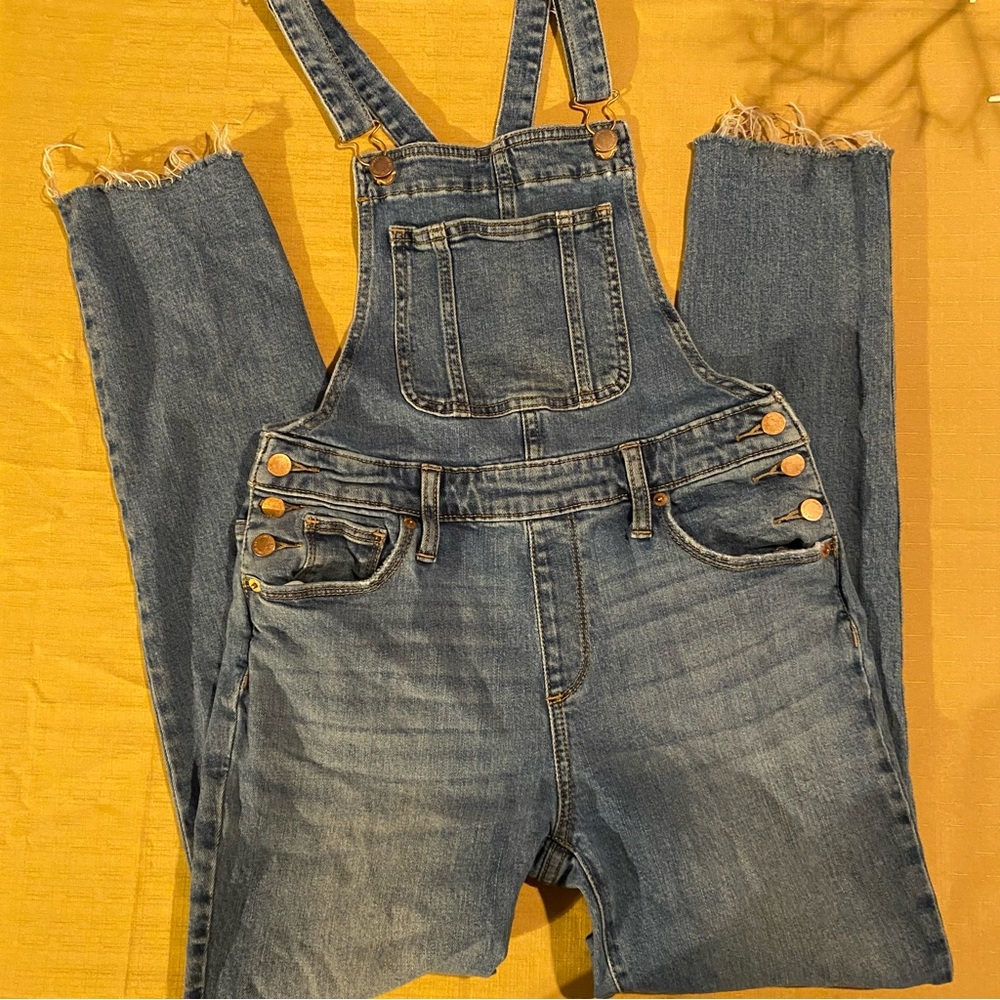 Universal Thread blue jean bib frayed leg overalls size 0/25R